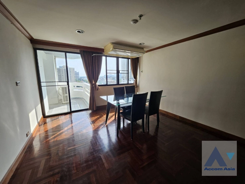  2 Bedrooms  Apartment For Rent in Sukhumvit, Bangkok  near BTS Phrom Phong (AA42469)