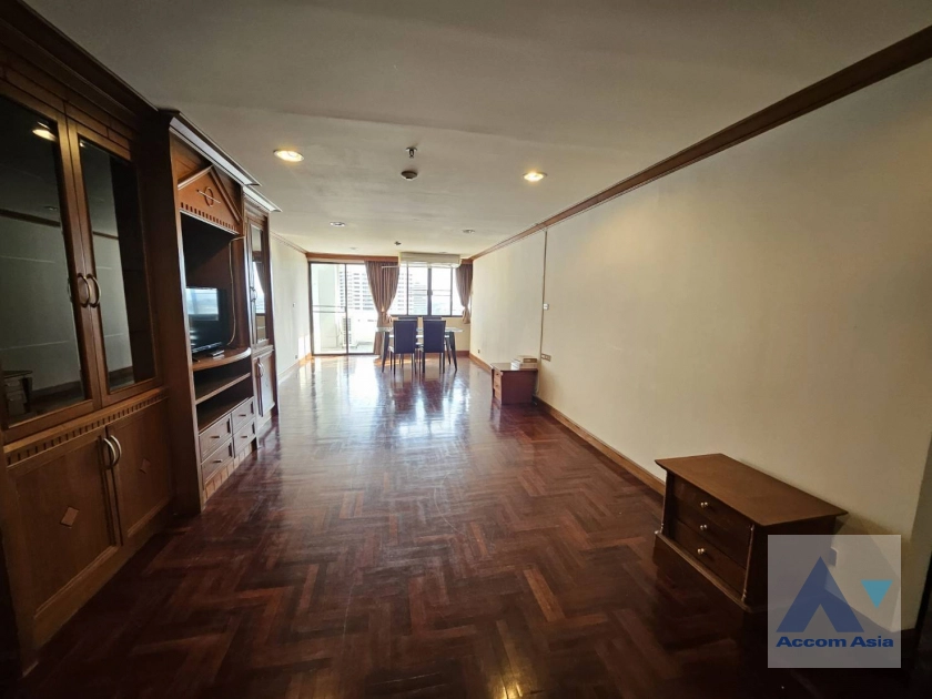  2 Bedrooms  Apartment For Rent in Sukhumvit, Bangkok  near BTS Phrom Phong (AA42469)