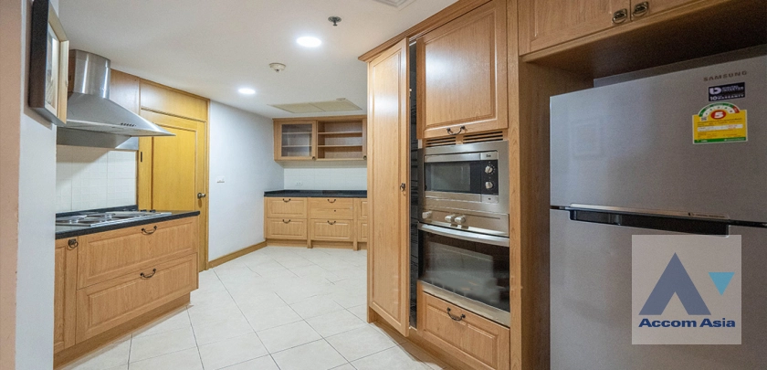  2 Bedrooms  Apartment For Rent in Sukhumvit, Bangkok  near BTS Phrom Phong (AA42505)