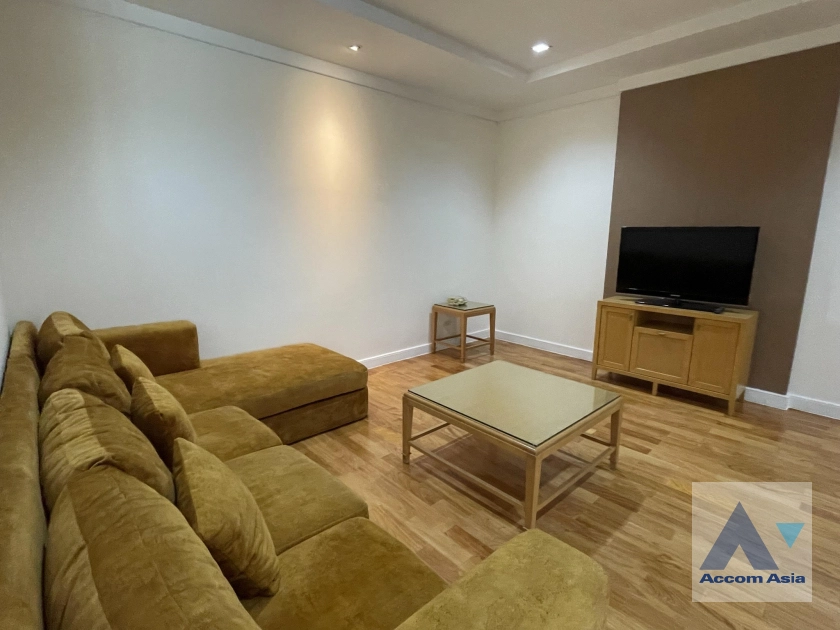  3 Bedrooms  Apartment For Rent in Sukhumvit, Bangkok  near BTS Phrom Phong (AA42525)