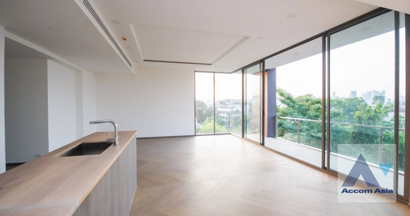  2 Bedrooms  Condominium For Sale in Sukhumvit, Bangkok  near BTS Phra khanong (AA42528)