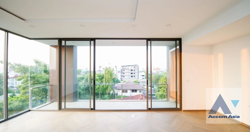  2 Bedrooms  Condominium For Sale in Sukhumvit, Bangkok  near BTS Phra khanong (AA42528)