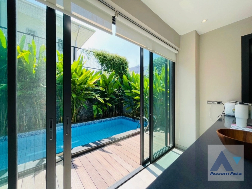 Private Swimming Pool, Double High Ceiling house for rent in Sukhumvit, Bangkok Code AA42532