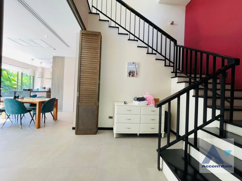 5  4 br House For Rent in Sukhumvit ,Bangkok BTS Ekkamai AA42532