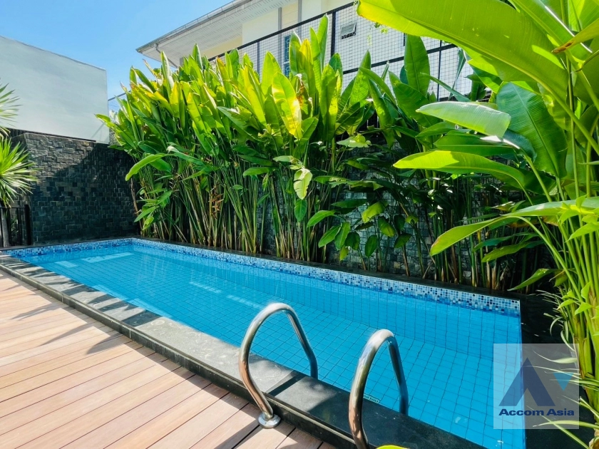 Private Swimming Pool, Double High Ceiling house for rent in Sukhumvit, Bangkok Code AA42532