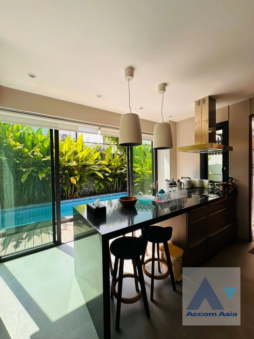 8  4 br House For Rent in Sukhumvit ,Bangkok BTS Ekkamai AA42532