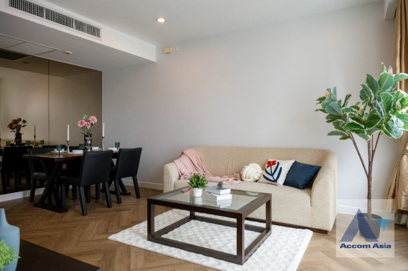  1 Bedroom  Condominium For Sale in Sukhumvit, Bangkok  near BTS Phrom Phong (AA42537)