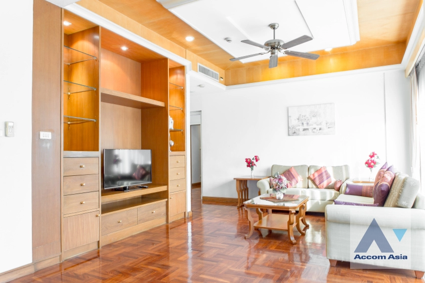 Pet friendly |  3 Bedrooms  Apartment For Rent in Sukhumvit, Bangkok  near BTS Nana (AA42540)