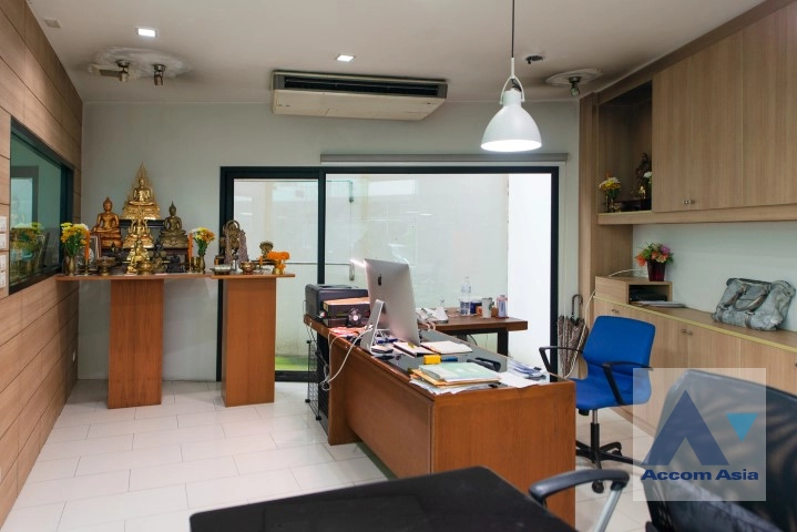 9  Building For Rent in Sukhumvit ,Bangkok BRT Thanon Chan AA42572