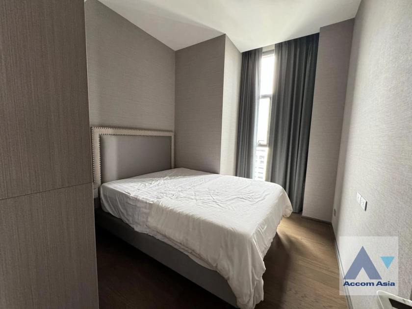 6  2 br Condominium For Sale in Silom ,Bangkok BTS Surasak at The Diplomat Sathorn AA42574