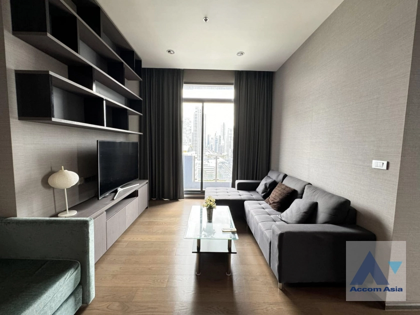  2 Bedrooms  Condominium For Sale in Silom, Bangkok  near BTS Surasak (AA42574)