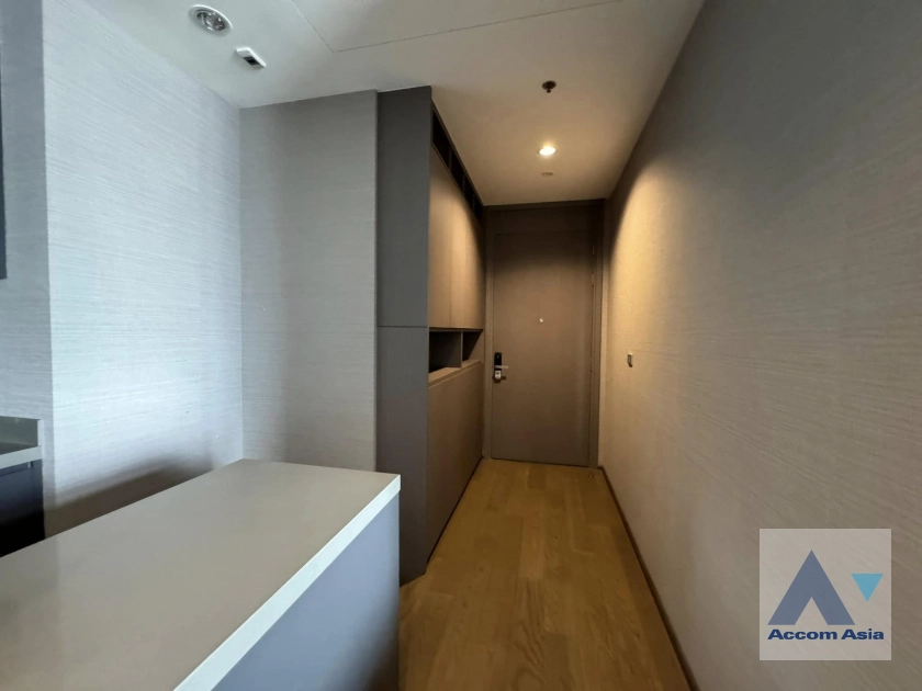  2 Bedrooms  Condominium For Sale in Silom, Bangkok  near BTS Surasak (AA42574)