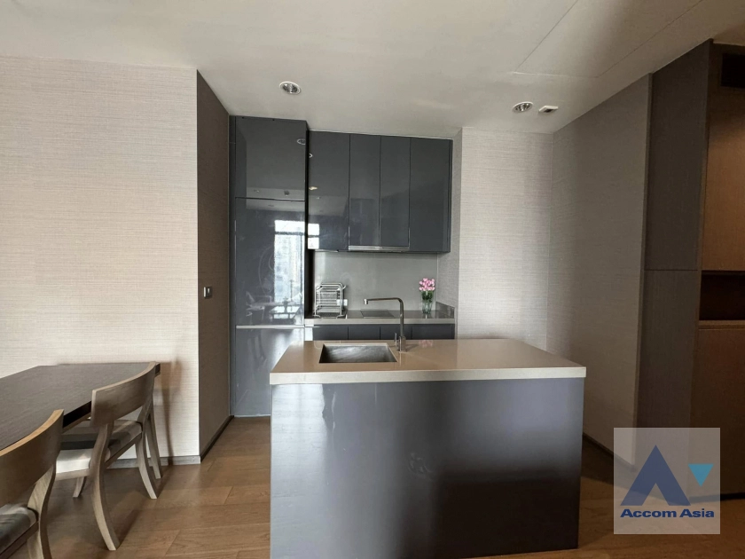  2 Bedrooms  Condominium For Sale in Silom, Bangkok  near BTS Surasak (AA42574)