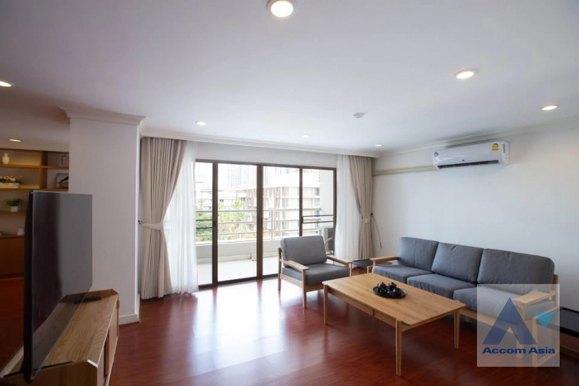 Newly renovated, Pet friendly Bangkok rental apartment in Sukhumvit Code AA42593