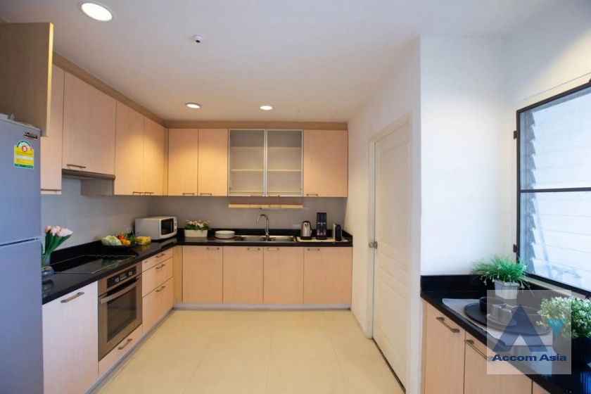 Newly renovated, Pet friendly Bangkok rental apartment in Sukhumvit Code AA42593