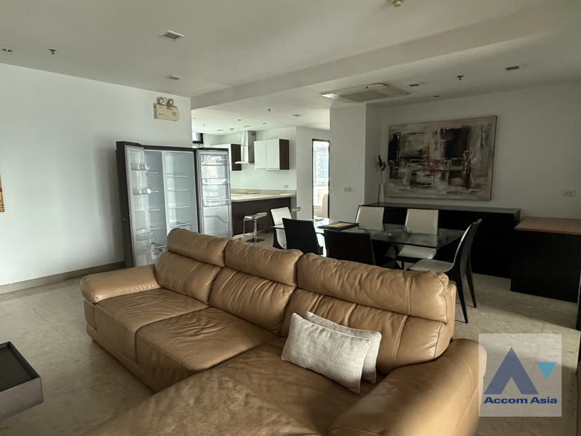  3 Bedrooms  Condominium For Rent in Sukhumvit, Bangkok  near BTS Ekkamai (AA42605)