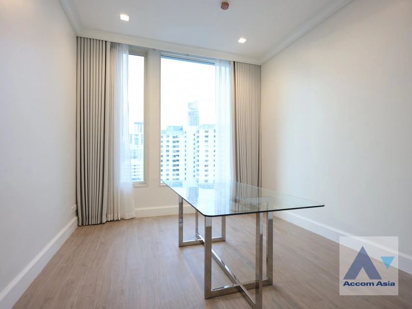 17  3 br Condominium For Sale in Sukhumvit ,Bangkok BTS Phrom Phong at Royce Private Residences AA42608