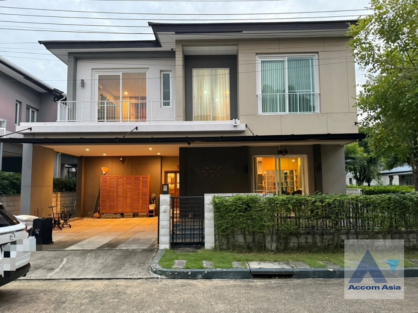  3 Bedrooms  House For Rent in Bang Na, Bangkok  near BTS Bang Na (AA42617)