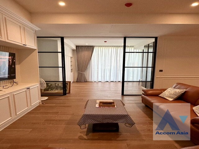  2 Bedrooms  Condominium For Rent in Ploenchit, Bangkok  near BTS Ploenchit (AA42618)