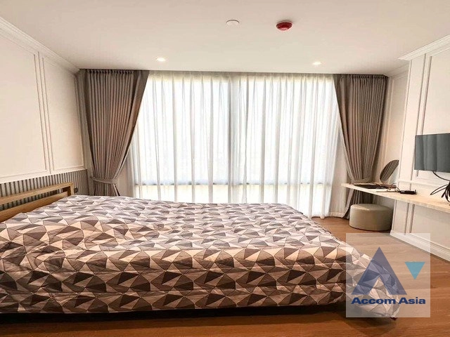  2 Bedrooms  Condominium For Rent in Ploenchit, Bangkok  near BTS Ploenchit (AA42618)