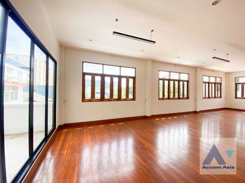 8  3 br House For Rent in Sukhumvit ,Bangkok  AA42626