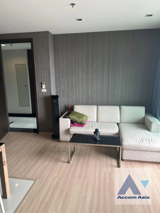  2 Bedrooms  Condominium For Sale in Phaholyothin, Bangkok  near BTS Saphan-Kwai (AA42628)