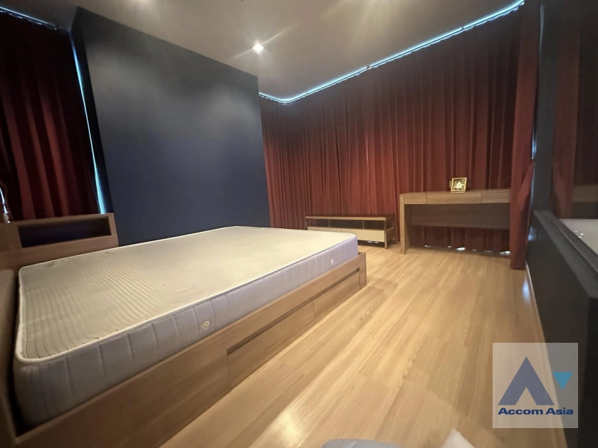 10  2 br Condominium For Sale in Phaholyothin ,Bangkok BTS Saphan-Kwai at Rhythm Phahol-Ari AA42628