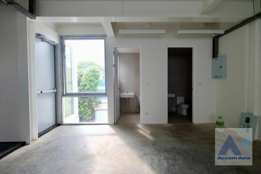 14  5 br House for rent and sale in Ratchadaphisek ,Bangkok MRT Huai Khwang AA42637