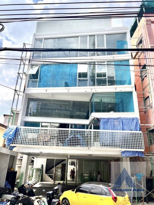 4  5 br House for rent and sale in Ratchadaphisek ,Bangkok MRT Huai Khwang AA42637