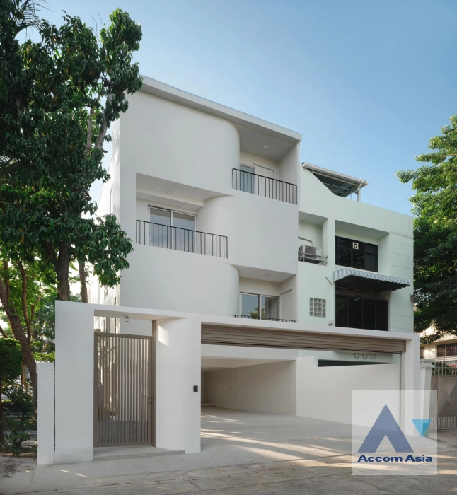 House For Sale in Ratchadaphisek, Bangkok Code AA42648