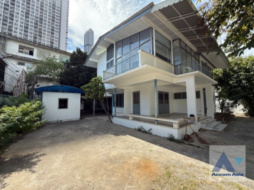 Home Office |  3 Bedrooms  House For Rent in Sukhumvit, Bangkok  near BTS Ekkamai (AA42653)