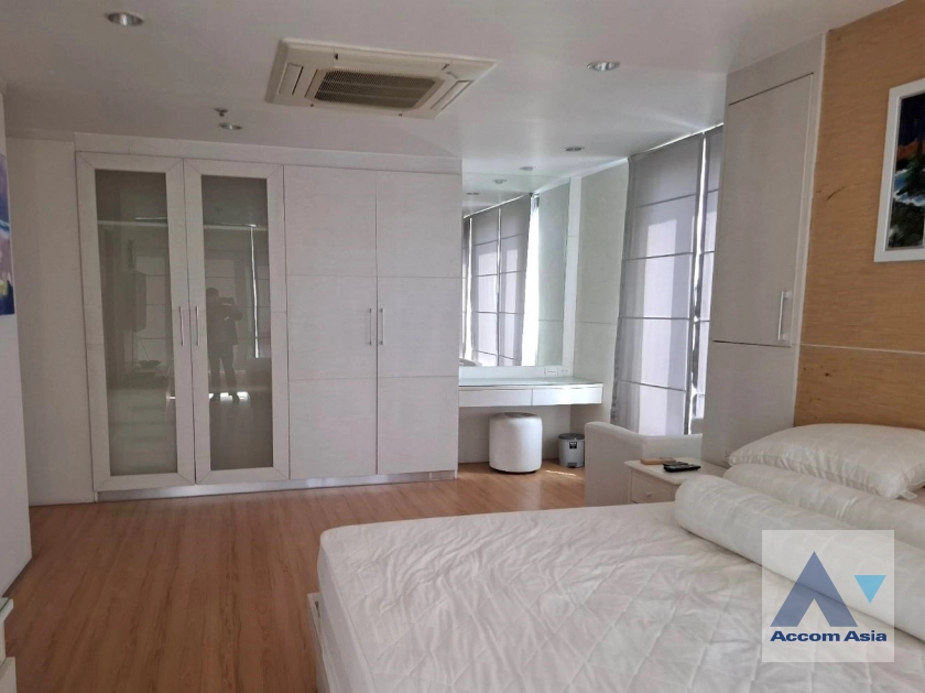  2 Bedrooms  Condominium For Rent in Sukhumvit, Bangkok  near MRT Phetchaburi (AA42655)