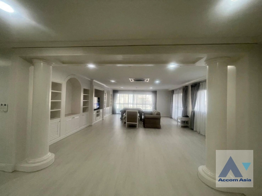  3 Bedrooms  Apartment For Rent in Sukhumvit, Bangkok  near BTS Asok - MRT Sukhumvit (AA42662)