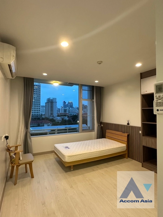  1 Bedroom  Condominium For Sale in Ploenchit, Bangkok  near MRT Sam Yan (AA42667)