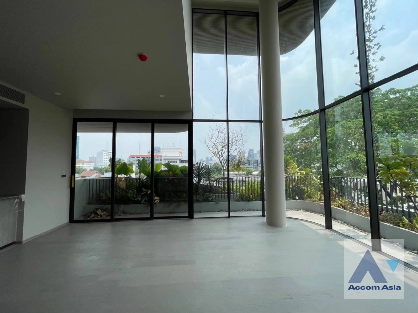  3 Bedrooms  Condominium For Sale in Phaholyothin, Bangkok  near BTS Ari (AA42682)