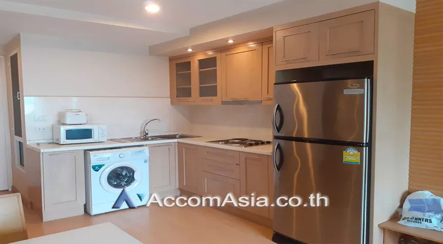  2 Bedrooms  Condominium For Rent in Sukhumvit, Bangkok  near BTS Ekkamai (25903)