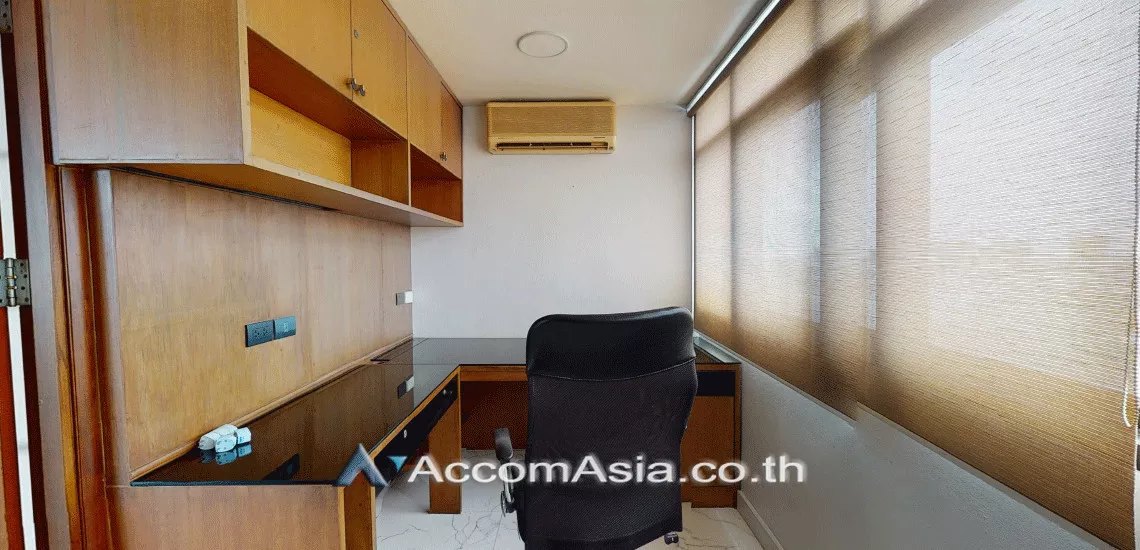 Big Balcony, Pet friendly |  3 Bedrooms  Condominium For Rent in Sukhumvit, Bangkok  near BTS Ekkamai (25914)