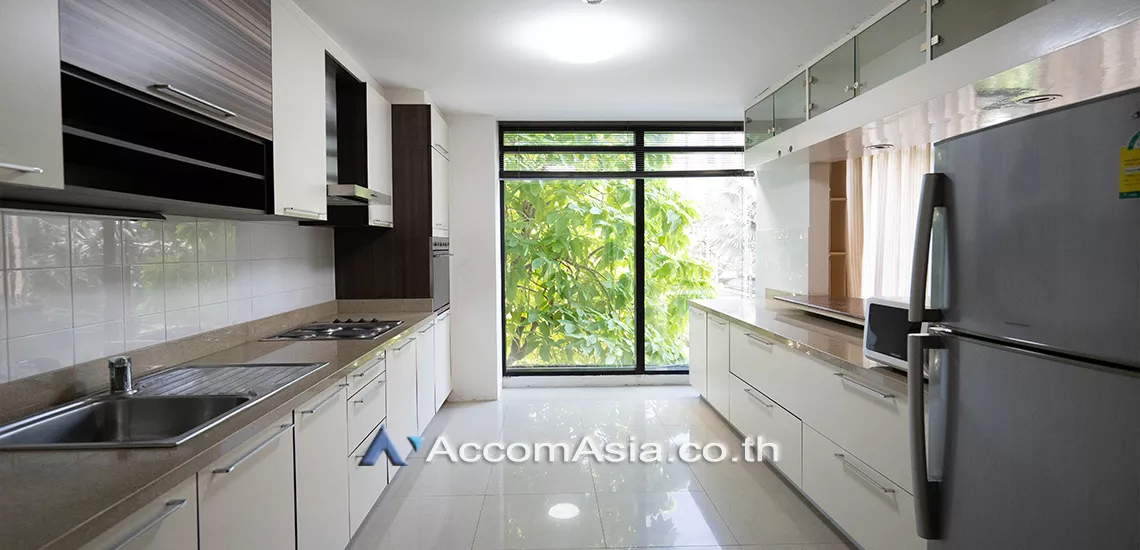  2 Bedrooms  Condominium For Rent in Ploenchit, Bangkok  near BTS Chitlom (25999)