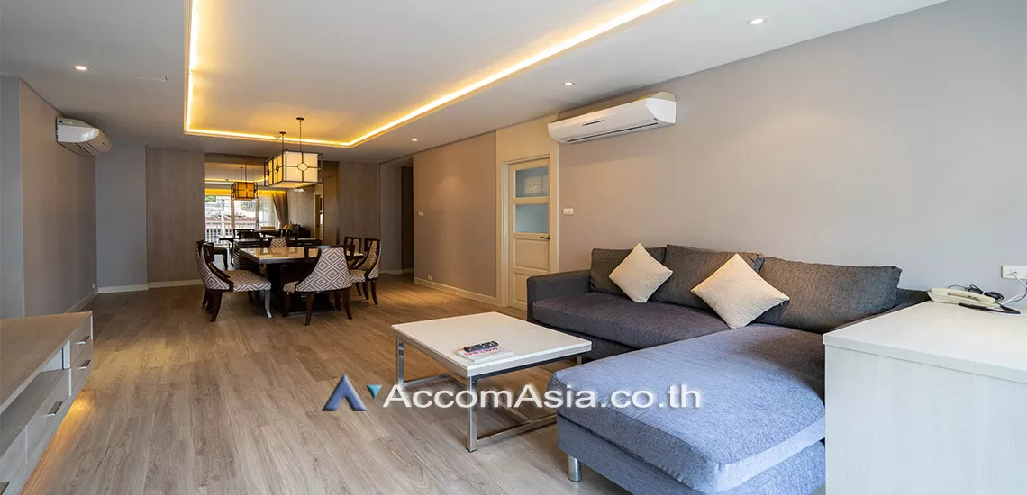  3 Bedrooms  Apartment For Rent in Sukhumvit, Bangkok  near BTS Phrom Phong (26001)