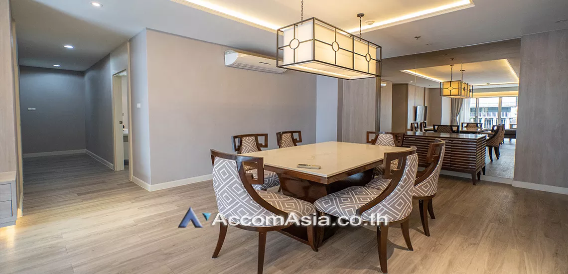  3 Bedrooms  Apartment For Rent in Sukhumvit, Bangkok  near BTS Phrom Phong (26001)