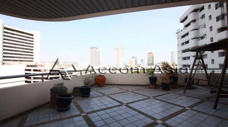 Pet friendly |  3 Bedrooms  Condominium For Rent in Sukhumvit, Bangkok  near BTS Nana (26341)