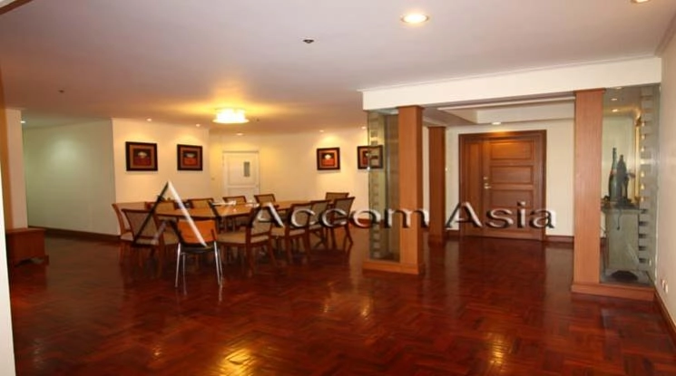 Pet friendly |  3 Bedrooms  Condominium For Rent in Sukhumvit, Bangkok  near BTS Nana (26341)