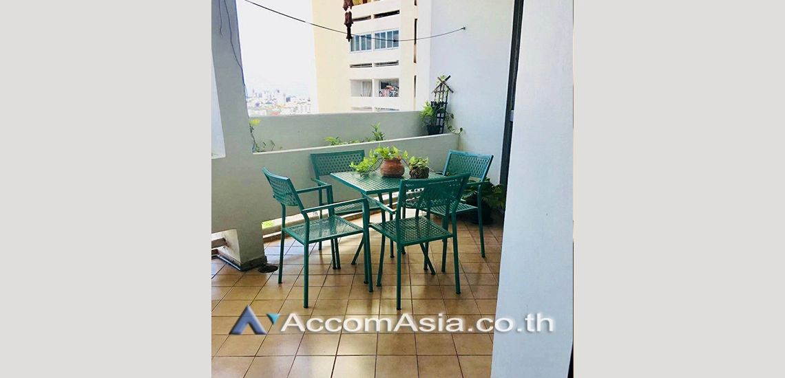  4 Bedrooms  Condominium For Rent in Sukhumvit, Bangkok  near BTS Ekkamai (26369)