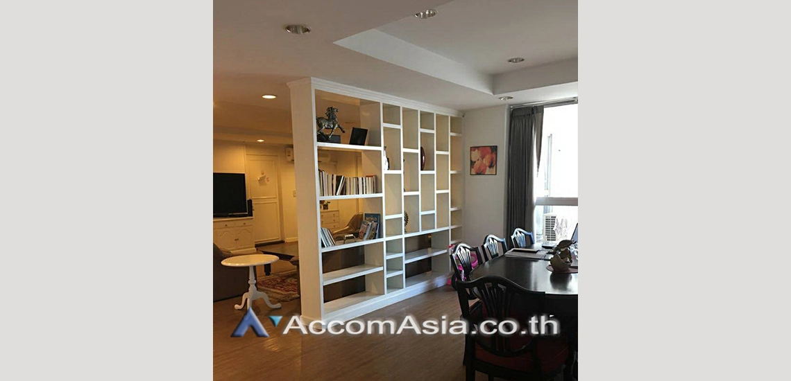  4 Bedrooms  Condominium For Rent in Sukhumvit, Bangkok  near BTS Ekkamai (26369)