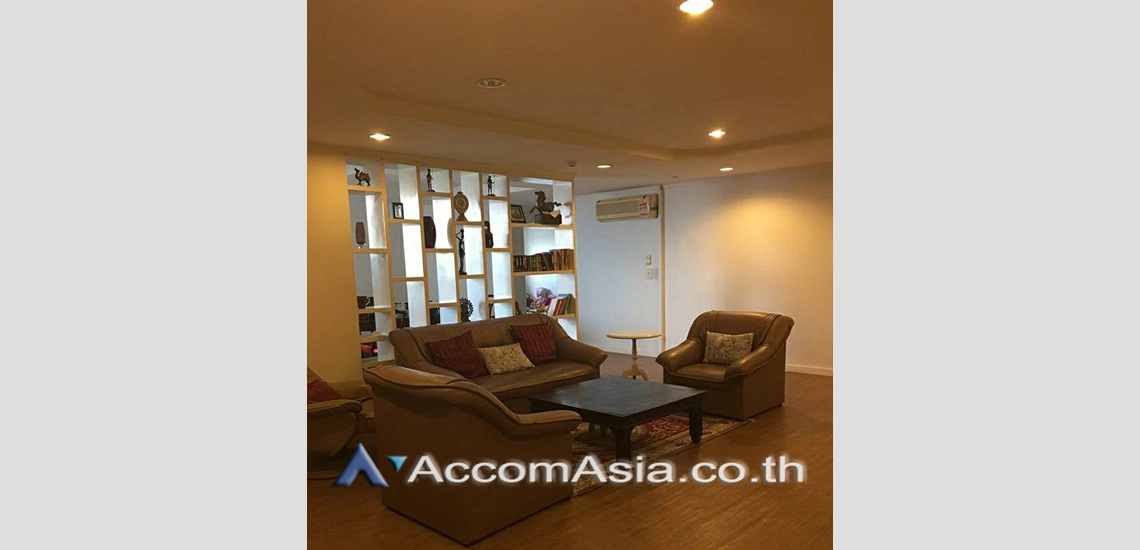  4 Bedrooms  Condominium For Rent in Sukhumvit, Bangkok  near BTS Ekkamai (26369)