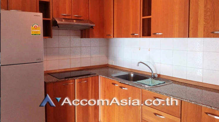  2 Bedrooms  Condominium For Rent in Sathorn, Bangkok  near MRT Lumphini (26424)