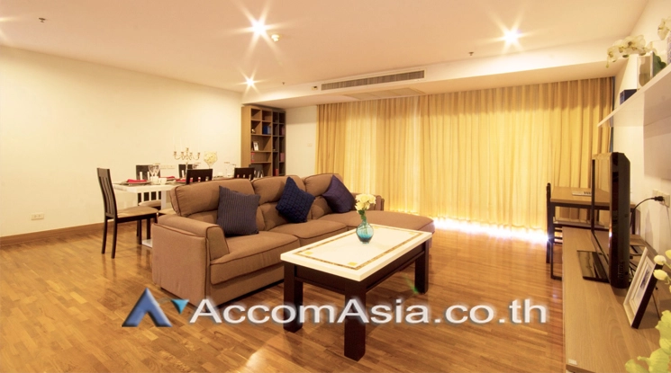  3 Bedrooms  Apartment For Rent in Sukhumvit, Bangkok  near BTS Phrom Phong (26588)