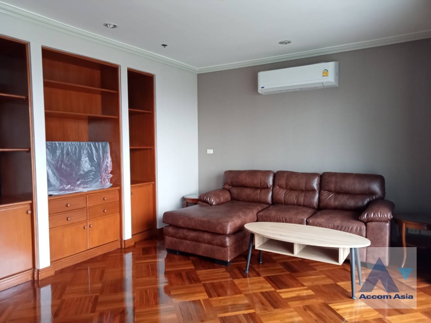  2 Bedrooms  Apartment For Rent in Sukhumvit, Bangkok  near BTS Ekkamai (16910)