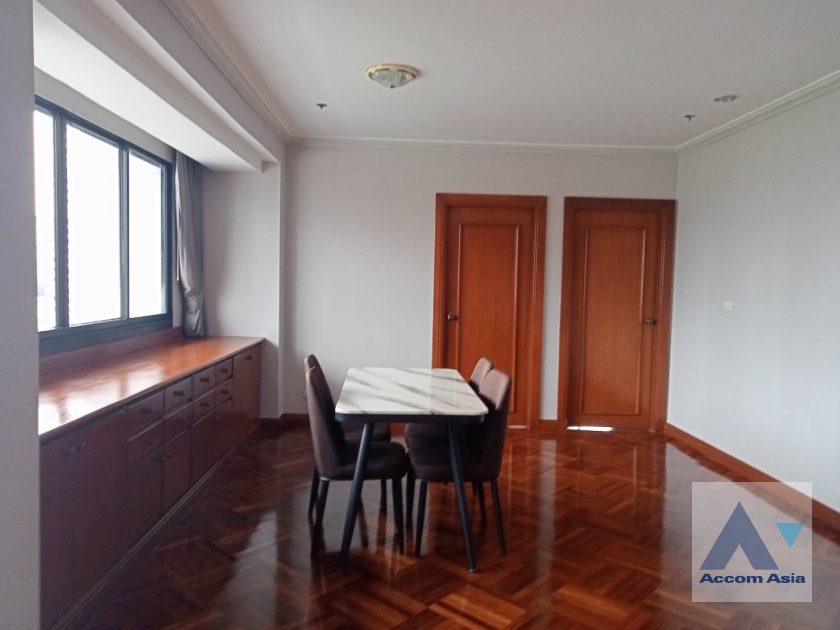  2 Bedrooms  Apartment For Rent in Sukhumvit, Bangkok  near BTS Ekkamai (16910)