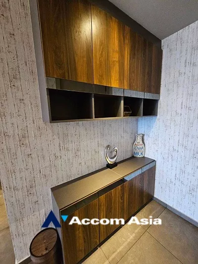  2 Bedrooms  Condominium For Rent in Sathorn, Bangkok  near BTS Sala Daeng - MRT Lumphini (26951)